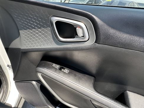 Certified 2023 Kia Soul LX w/ LX Technology Package FWD image 17