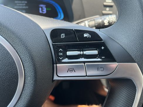 Used 2025 Hyundai Elantra Hybrid FWD image 19