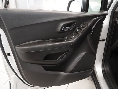 Used 2020 Chevrolet Trax LS AWD/4WD image 5