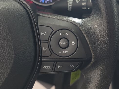 Used 2021 Toyota RAV4 LE AWD/4WD image 16