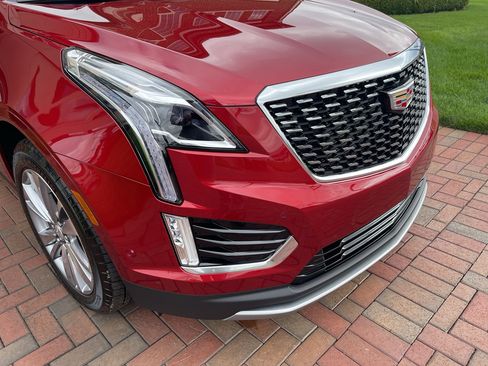 Used 2025 Cadillac XT5 Premium Luxury w/ Technology Package AWD/4WD image 4