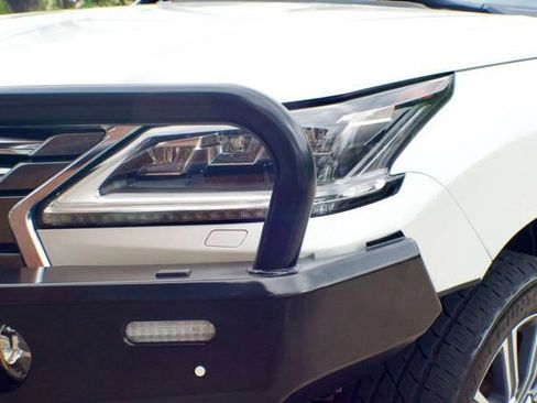 Used 2016 Lexus LX 570 4WD w/ Luxury Package image 14