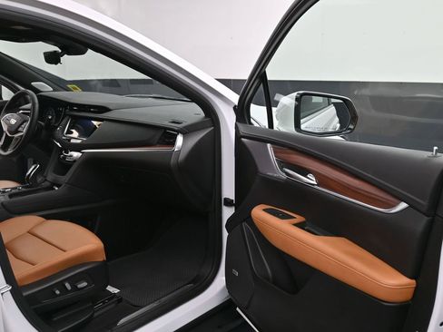 Used 2026 Cadillac XT5 Premium Luxury w/ Driver Assist Package image 23