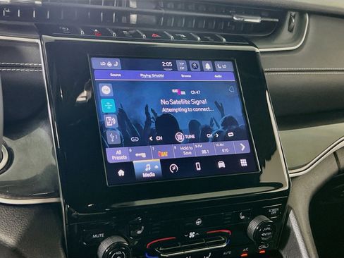 Used 2023 Jeep Grand Cherokee Altitude image 14