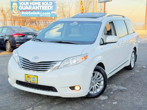 Used 2017 Toyota Sienna XLE Premium w/ Protection Package image 97
