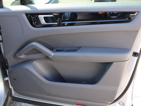 Used 2019 Porsche Cayenne image 53