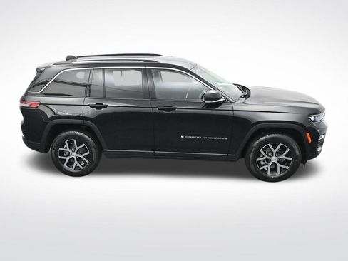 Used 2023 Jeep Grand Cherokee Limited image 24