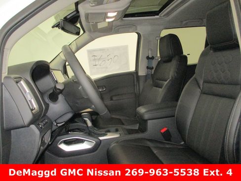 New 2025 Nissan Frontier SL image 14