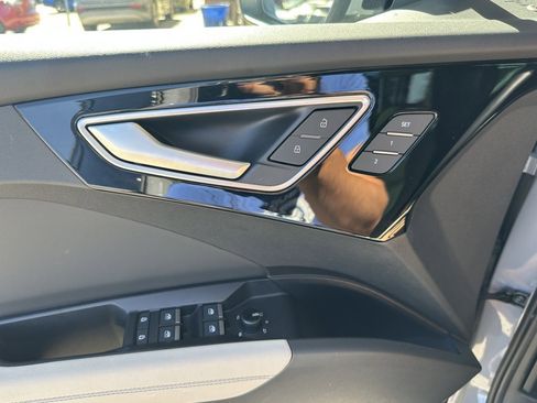 Used 2024 Audi Q4 e-tron Premium w/ Convenience Package image 31