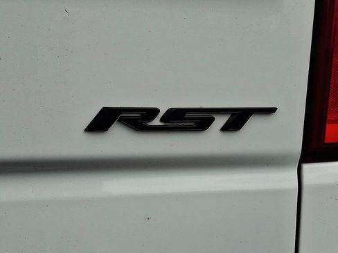 Used 2024 Chevrolet Silverado 1500 RST w/ Redline Edition AWD/4WD image 11