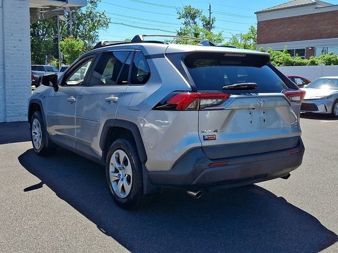 Certified 2021 Toyota RAV4 LE AWD/4WD image 4