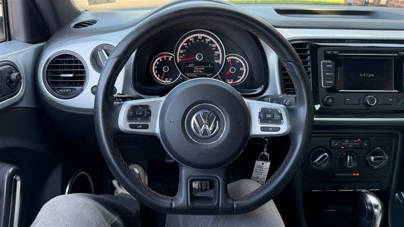 Used 2015 Volkswagen Beetle 1.8T Classic FWD image 23