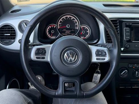Used 2015 Volkswagen Beetle 1.8T Classic FWD image 23