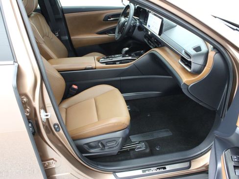 Certified 2025 Toyota Crown Signia w/ Advanced Technology Package AWD/4WD image 40