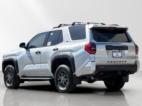 New 2026 Toyota 4Runner SR5 AWD/4WD image 5