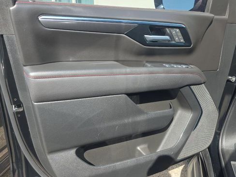 Used 2025 Chevrolet Suburban RST AWD/4WD image 8