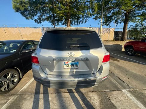Used 2011 Toyota Highlander 2WD w/ Tech Pkg image 5