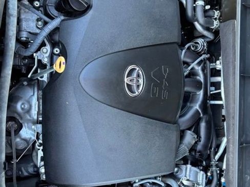 Used 2020 Toyota Highlander XLE AWD/4WD image 20