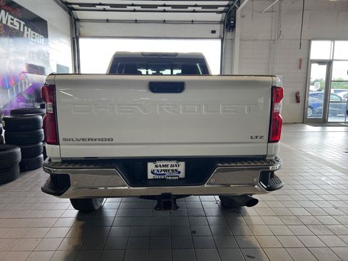 Used 2022 Chevrolet Silverado 2500 LTZ w/ LTZ Plus Package AWD/4WD image 8
