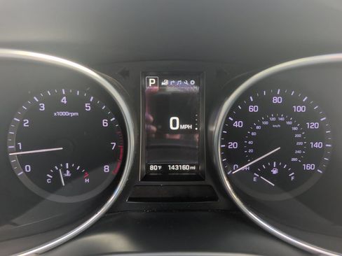 Used 2018 Hyundai Santa Fe AWD image 12