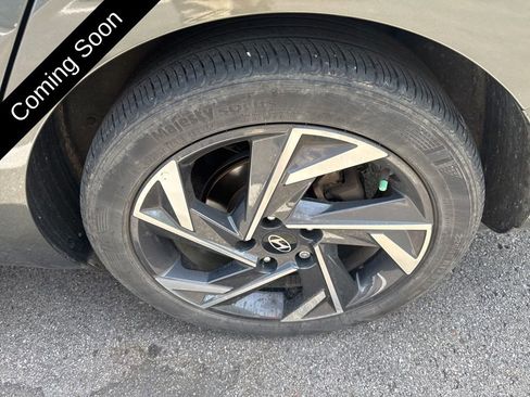 Used 2024 Hyundai Elantra SEL w/ Convenience Package FWD image 19