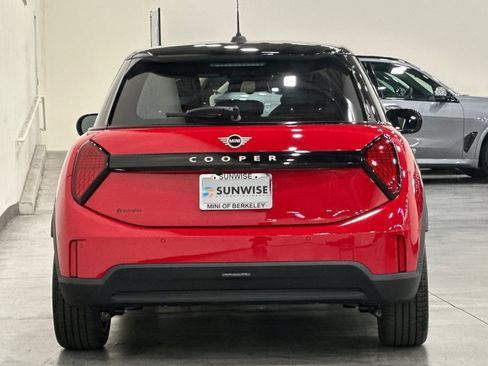 Used 2026 MINI Cooper 4-Door Hardtop FWD image 5
