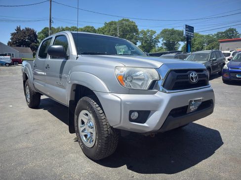 Used 2014 Toyota Tacoma 4x4 Double Cab w/ SR5 Package image 1