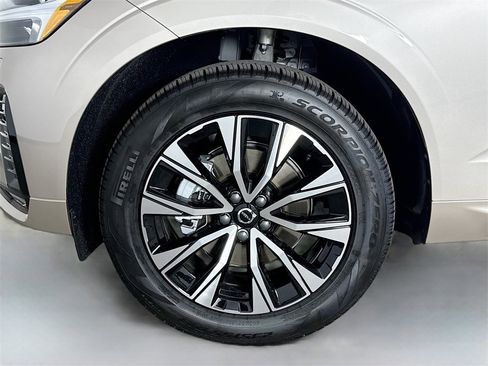 Used 2025 Volvo XC60 B5 Core w/ Protection Package Premier image 31