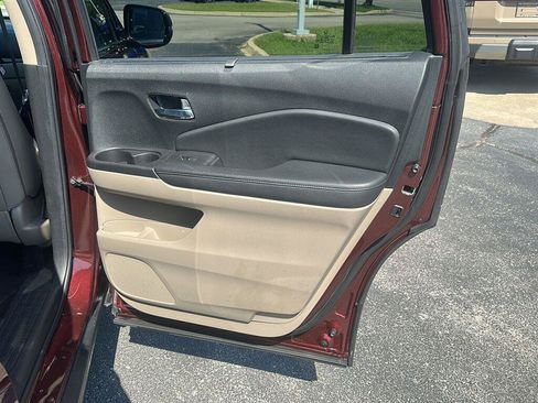 Used 2021 Honda Pilot Touring image 14