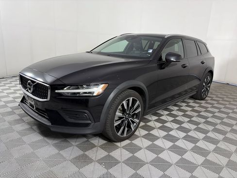 Used 2020 Volvo V60 T5 Cross Country AWD/4WD image 3