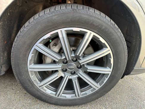 Used 2018 Audi Q7 3.0T Premium Plus w/ Premium Plus Package AWD/4WD image 4