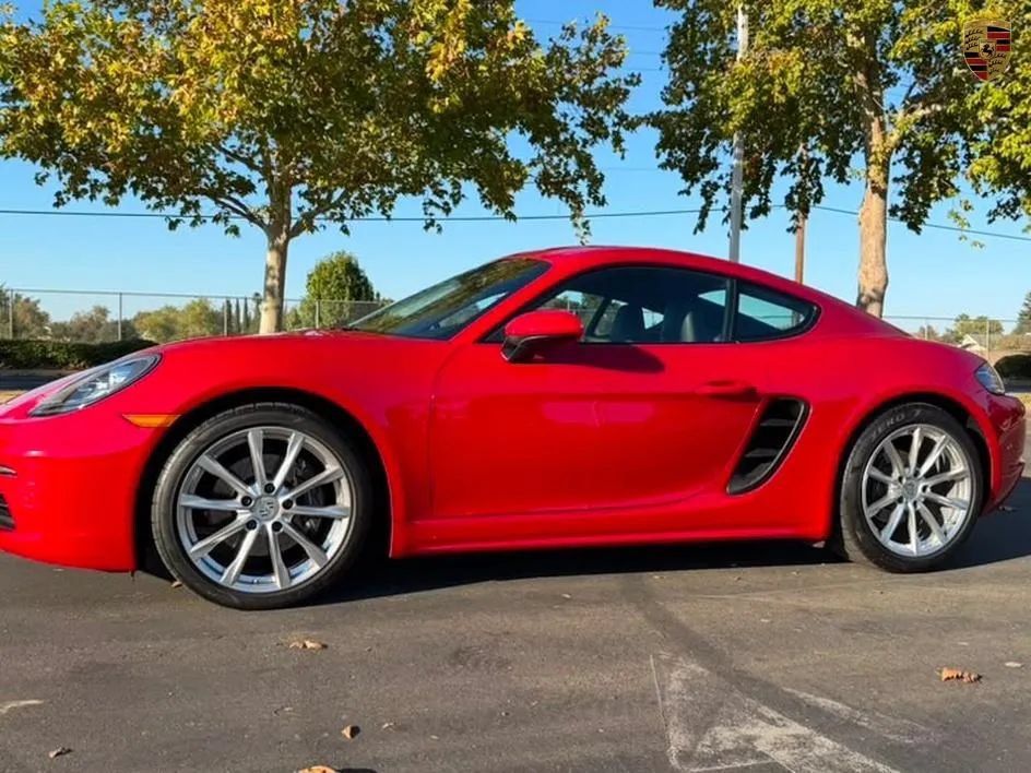 Used 2018 Porsche 718 Cayman RWD image 25