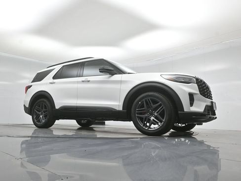 New 2026 Ford Explorer ST AWD/4WD image 3