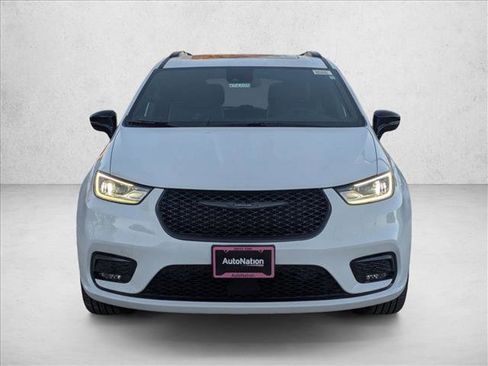 New 2026 Chrysler Pacifica Limited w/ S Appearance Package AWD/4WD image 6