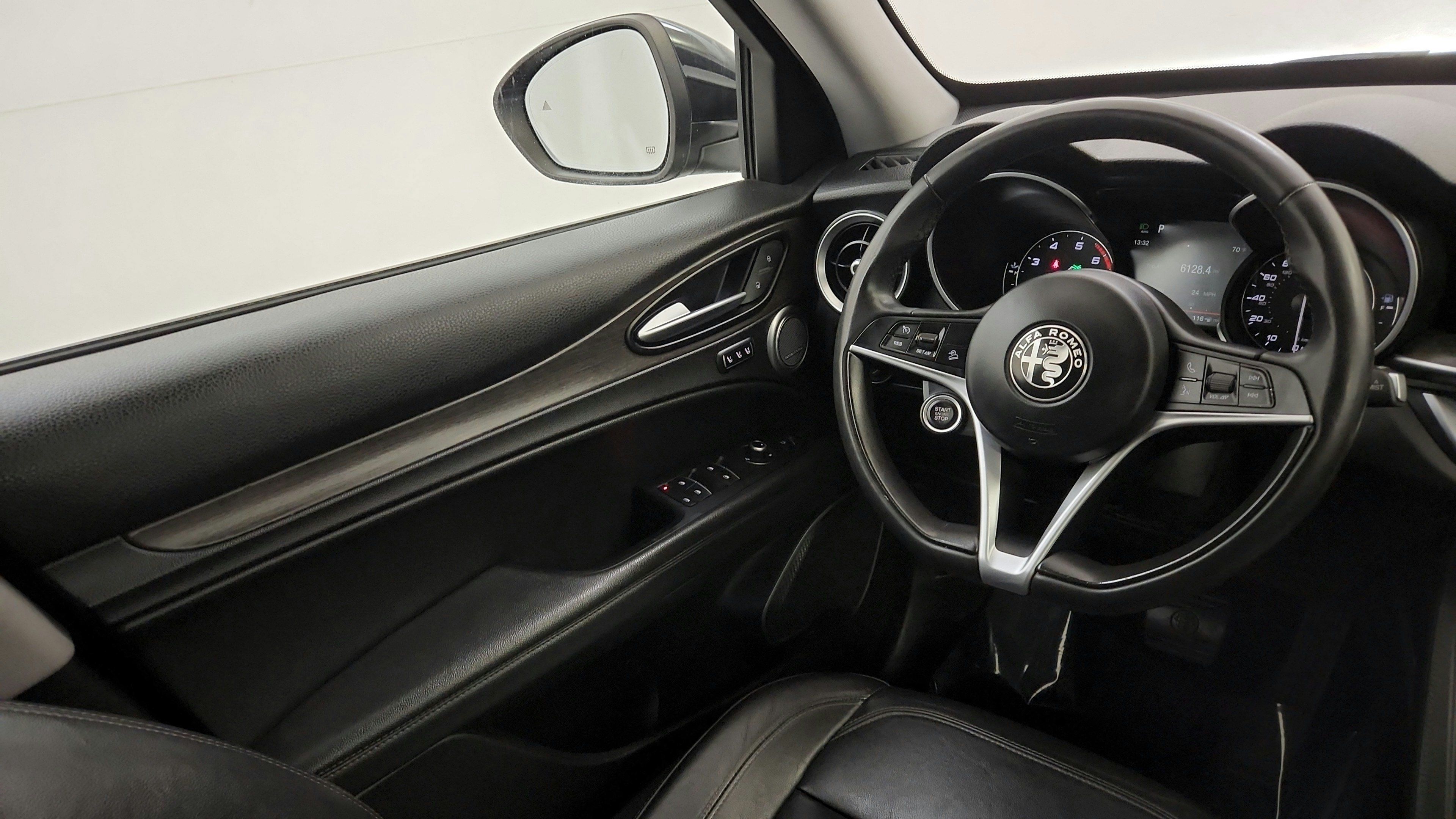 Used 2018 Alfa Romeo Stelvio Ti AWD/4WD image 25