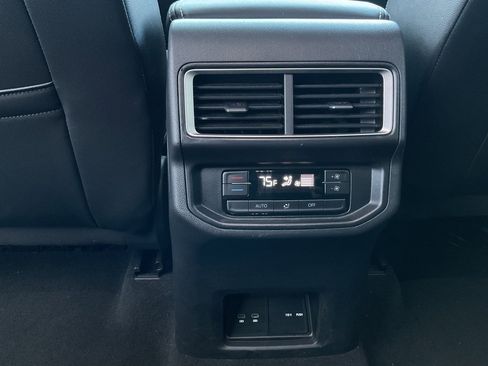 Used 2025 Volkswagen Atlas SE image 20