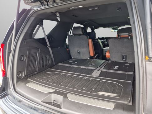 Used 2023 GMC Yukon Denali Ultimate w/ LPO, Floor Liner Package AWD/4WD image 9