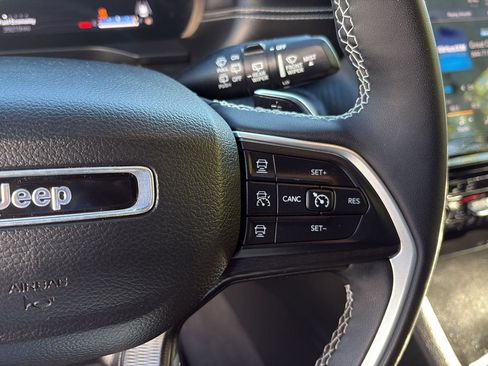Used 2023 Jeep Grand Cherokee Altitude AWD/4WD image 24