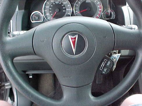 Used 2006 Pontiac Torrent 2WD image 24
