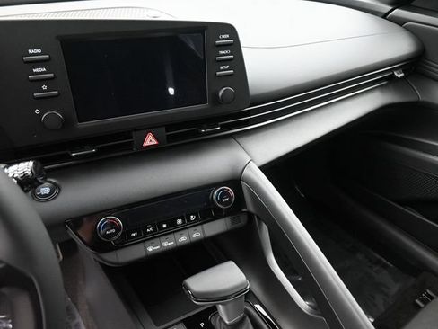 Used 2025 Hyundai Elantra Sport FWD image 20
