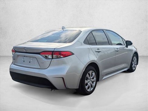 Used 2025 Toyota Corolla LE image 3