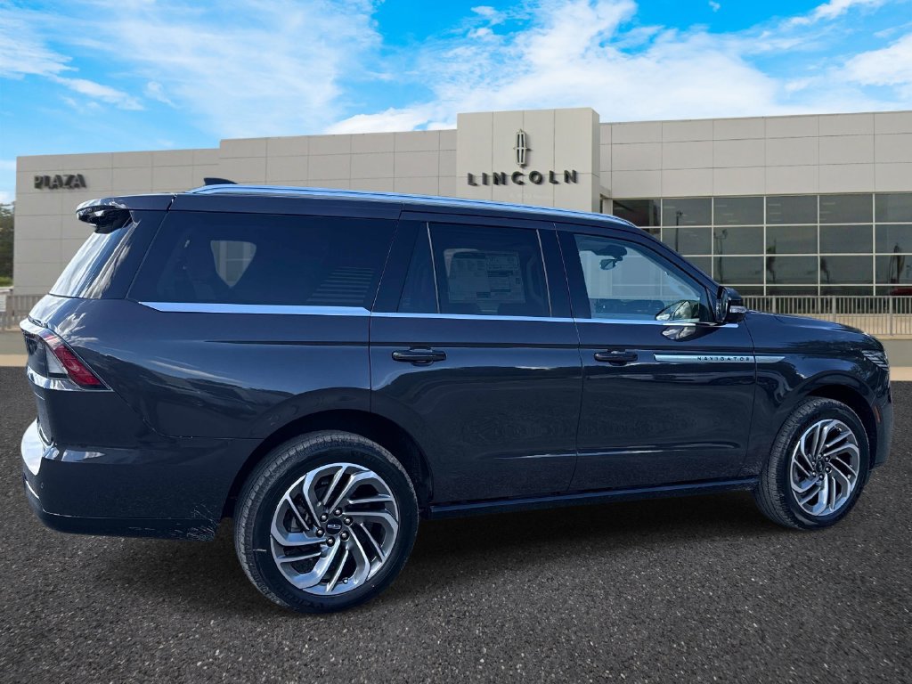 New 2027 Lincoln Navigator Reserve AWD/4WD image 3