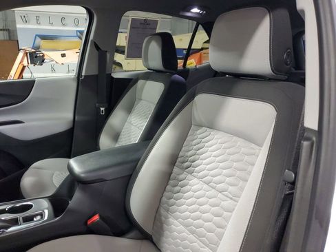 Used 2021 Chevrolet Equinox LS w/ LS Convenience Package AWD/4WD image 16