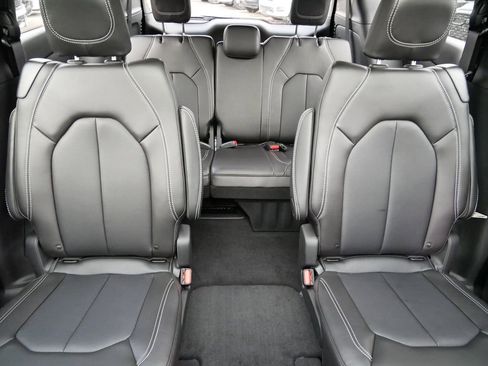 New 2026 Chrysler Pacifica Select image 20