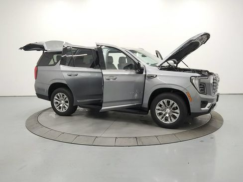Used 2025 GMC Yukon Denali AWD/4WD image 10