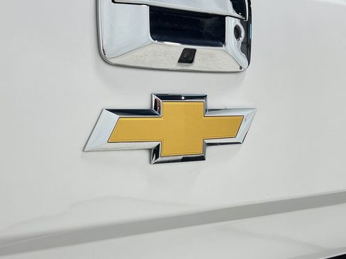 Used 2018 Chevrolet Silverado 1500 LTZ Z71 w/ LTZ Plus Package AWD/4WD image 39