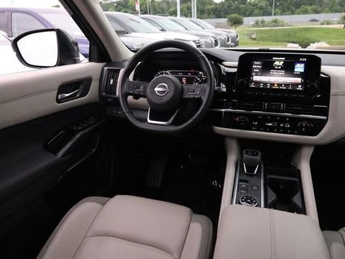 Certified 2025 Nissan Pathfinder SL AWD/4WD image 25