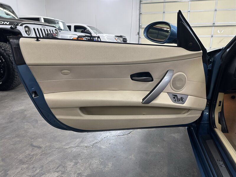 Used 2003 BMW Z4 3.0i RWD image 19