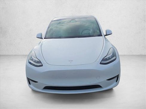 Used 2022 Tesla Model Y Long Range image 2