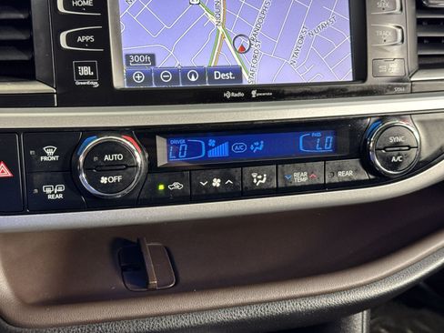 Used 2015 Toyota Highlander Limited AWD/4WD image 33